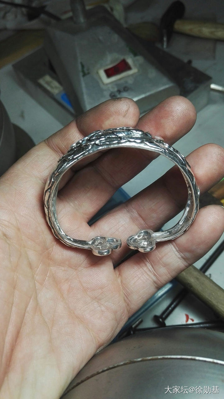 新鲜出炉的镯子_金工