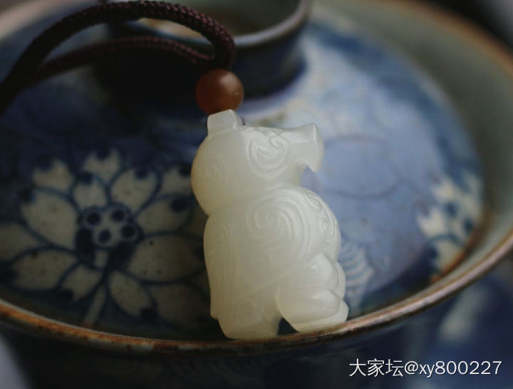 油油白白的小且末玉鸮。_挂件和田玉