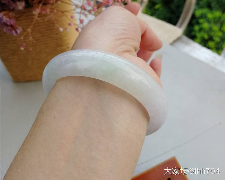 宽边厚装镯子_翡翠