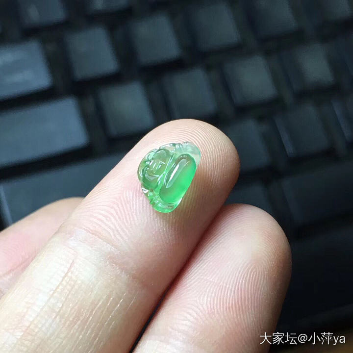 扒拉一下一只手都能全部抓起来😄就怕一不小心掉了一颗半颗的_翡翠