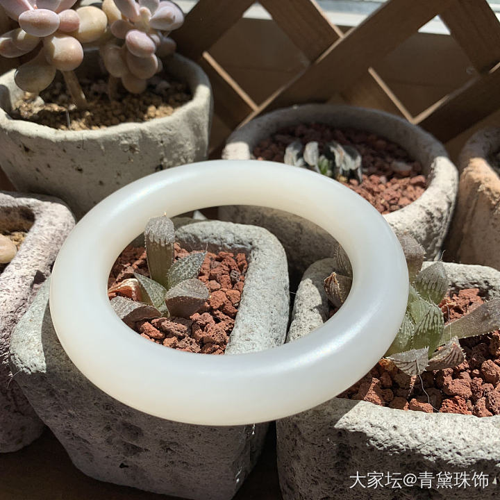 青海料。淡藕粉+淡烟青_手镯和田玉