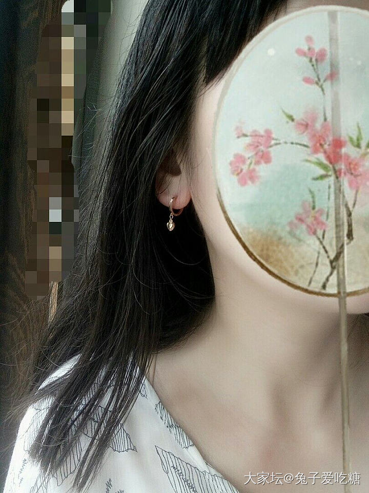甜甜的玫瑰金桃心耳圈_耳钉金