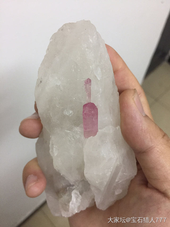 粉碧玺原石，标本，大家见过吗？_矿物标本碧玺