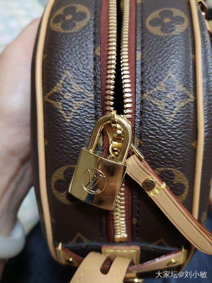 LV speedy nano 大家帮忙看看有问题？_路易·威登包包