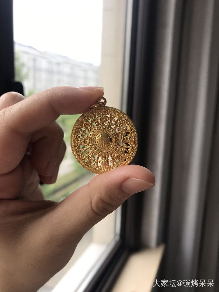 明牌的守护吊坠还挺好看_明牌珠宝吊坠金