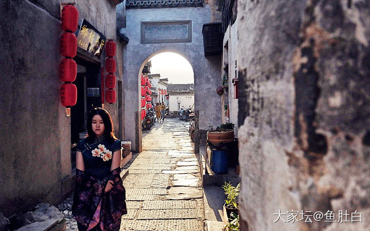 调教——直男摄影进阶版


后两张是认识大半年的时候拍的，顶天立地的构图和模糊不..._摄影