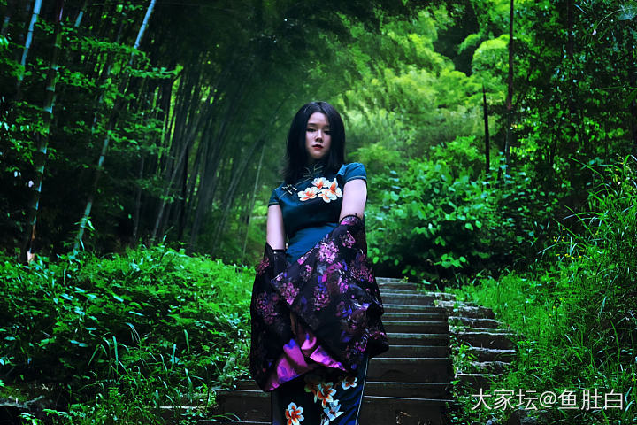 调教——直男摄影进阶版


后两张是认识大半年的时候拍的，顶天立地的构图和模糊不..._摄影