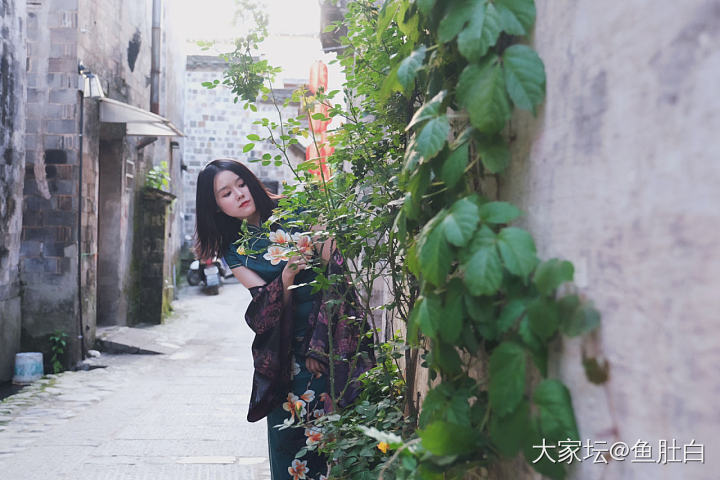 调教——直男摄影进阶版


后两张是认识大半年的时候拍的，顶天立地的构图和模糊不..._摄影
