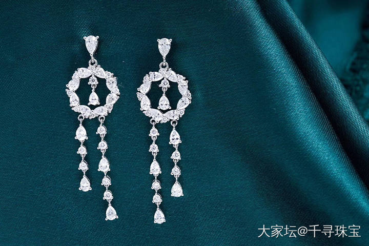 金莎的耳环，好有女神气质_钻石耳坠千寻珠宝