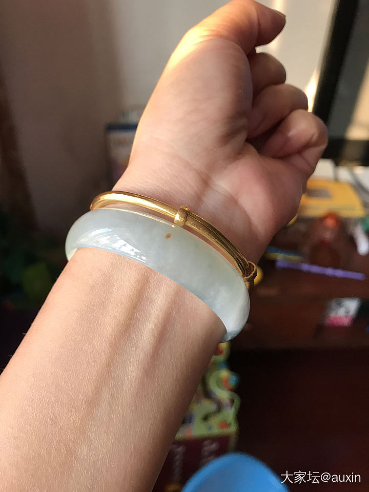 惟一的金镯几，翻出来水下红包_金手镯翡翠