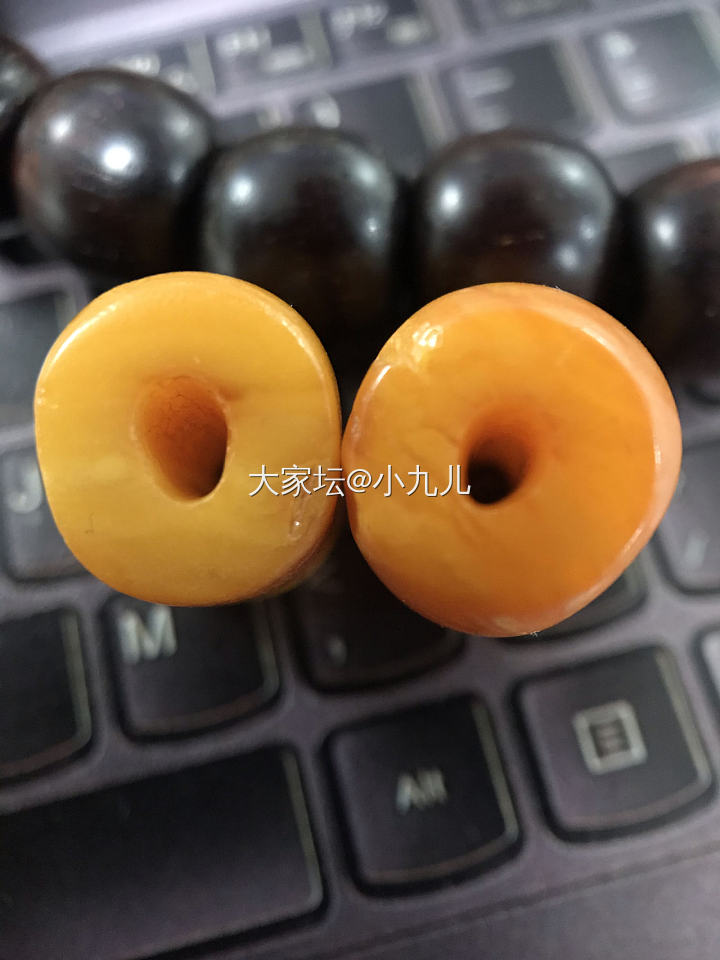 老蜜蜡的孔道表现_蜜蜡