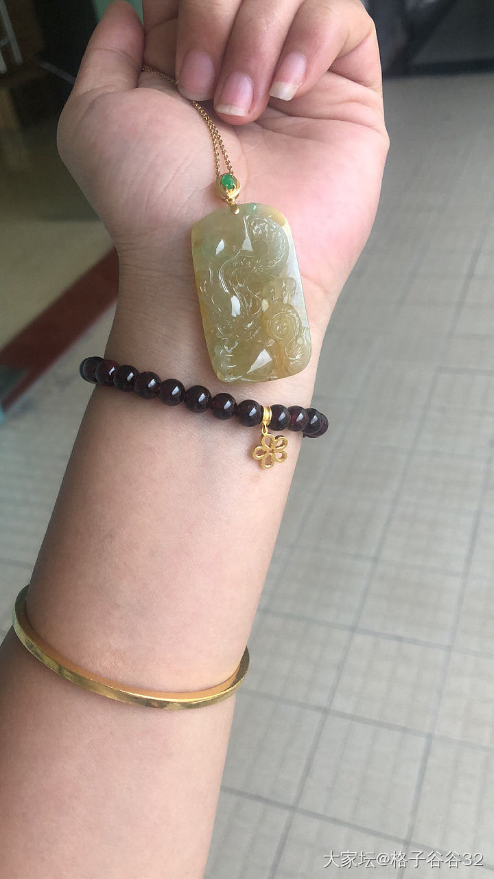 舍不得集中入一个坠子，目前三个都是入门，都喜欢，晒一个贴_吊坠翡翠