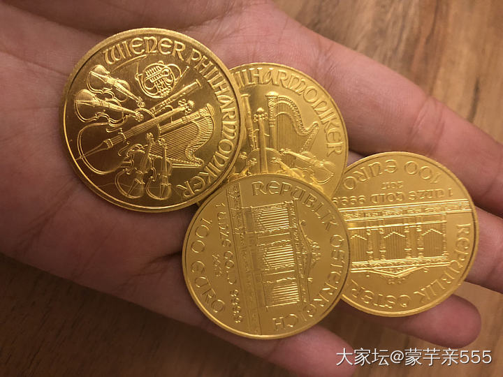 看这个金价涨得一天一个价 凑热闹今天买了四块金币_金币