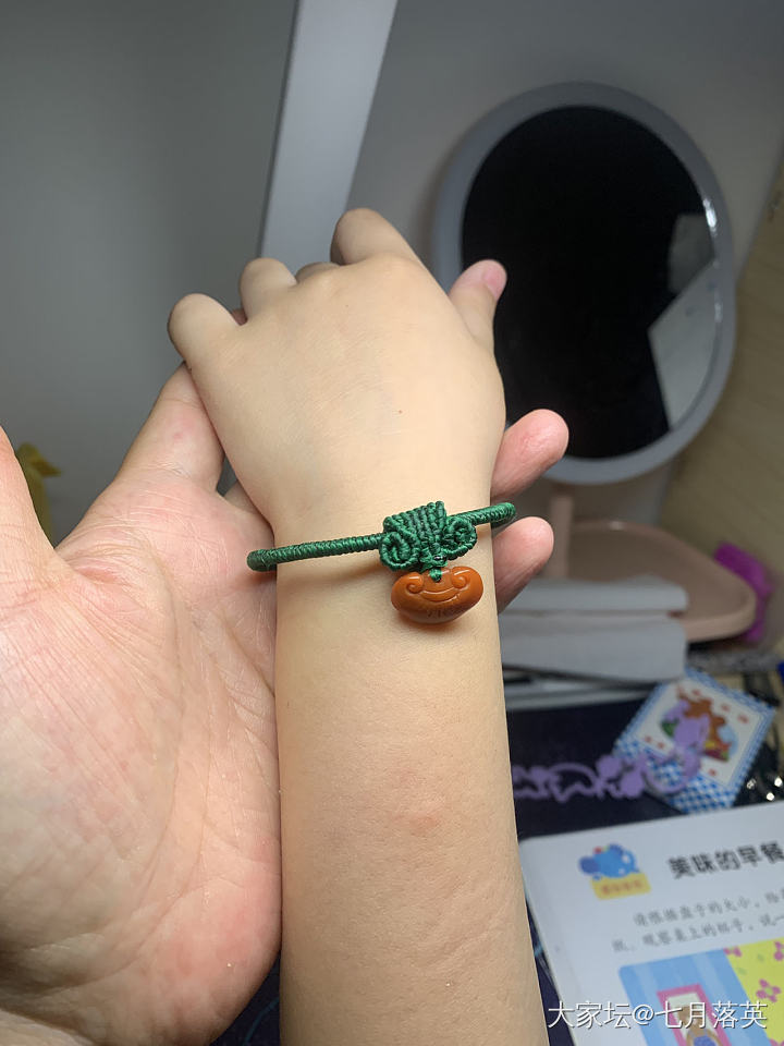 给女儿做的小手链_编绳