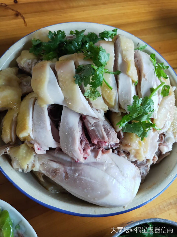 在广东，一只鸡最光荣的归属就是变成白切鸡！_美食
