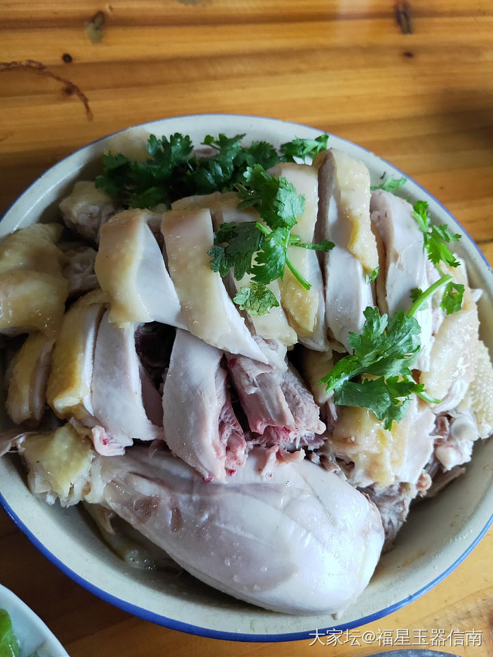 在广东，一只鸡最光荣的归属就是变成白切鸡！_美食