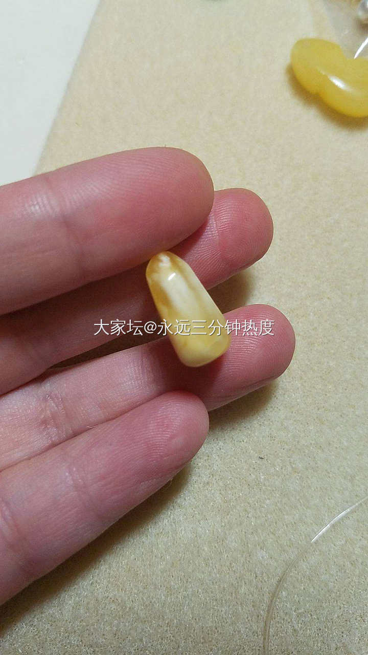 自己入的蜜蜡原石磨戒面，挑戒托做的成品，好看耶_戒指蜜蜡