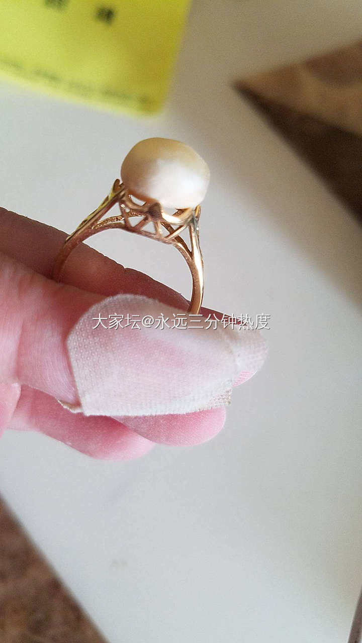 自己入的蜜蜡原石磨戒面，挑戒托做的成品，好看耶_戒指蜜蜡