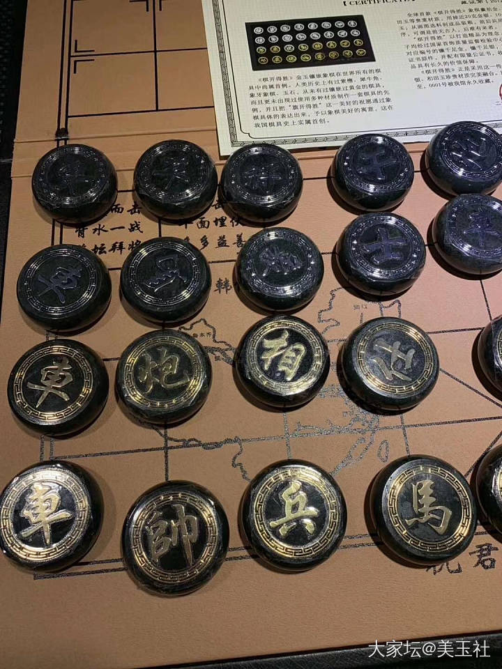 和田玉青玉的象棋，真奢侈_和田玉