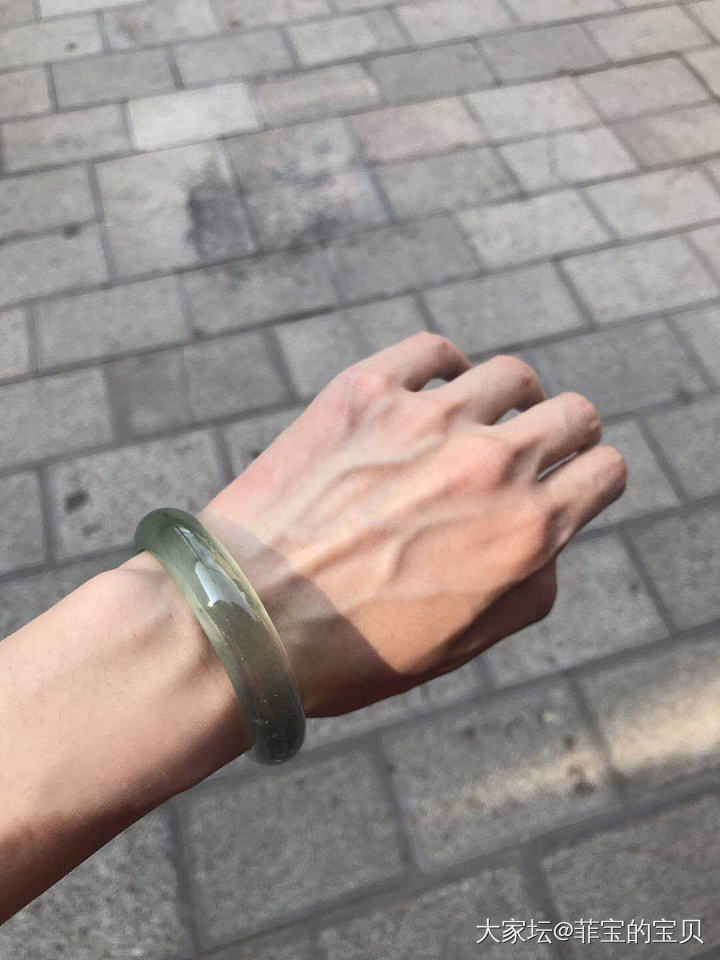 朋友入的新镯几，能看到多少钱？_手镯翡翠