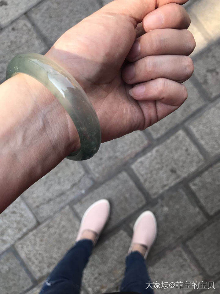 朋友入的新镯几，能看到多少钱？_手镯翡翠