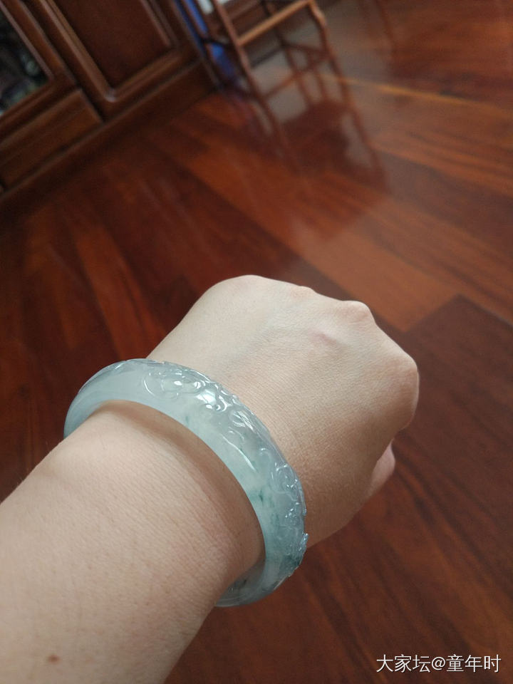有瑕的手镯也不错_手镯翡翠