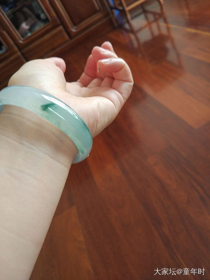 有瑕的手镯也不错_手镯翡翠