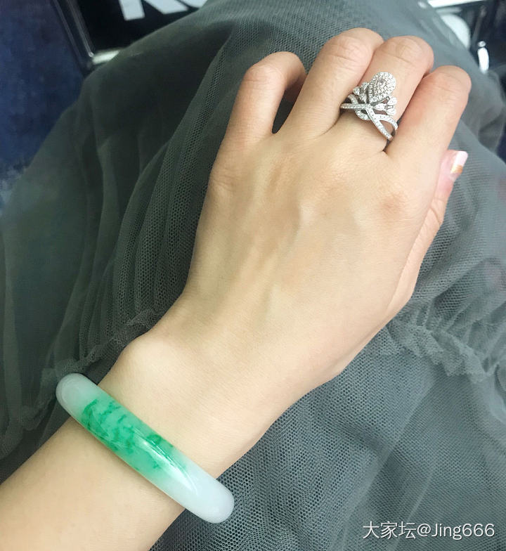 到底什么样属于阳春白雪，发出自己认为的阳春白雪共同赏析，图为自己新欢。_手镯翡翠