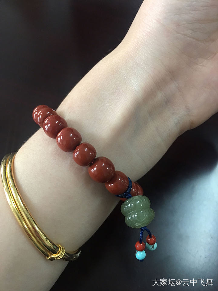 注胶南红也敢称顶级，风大闪舌头--手把手教你辨认注胶南红_原石珠串南红