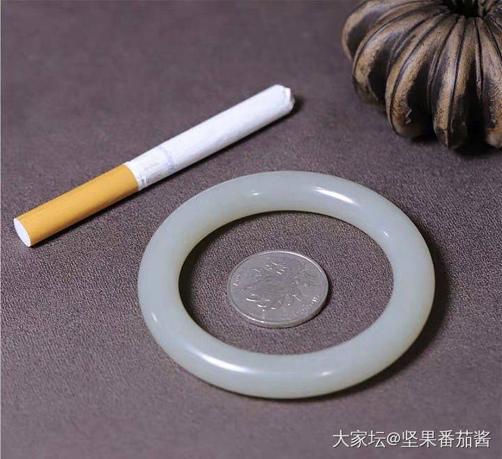 恳请大家帮忙参考这只青玉籽镯_手镯和田玉