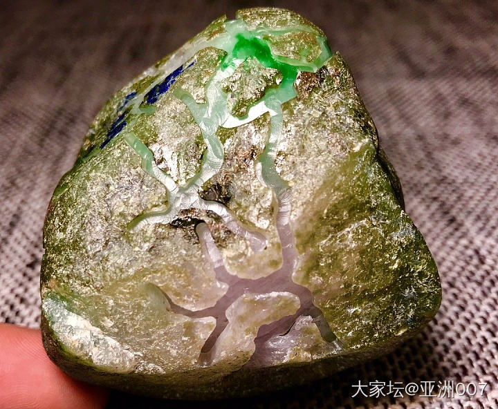 油青翡翠有一缕飘绿大神们，对头吗？_赌石