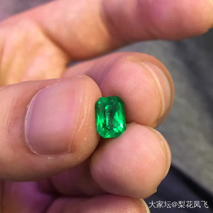 再秀一个哥伦比亚_祖母绿