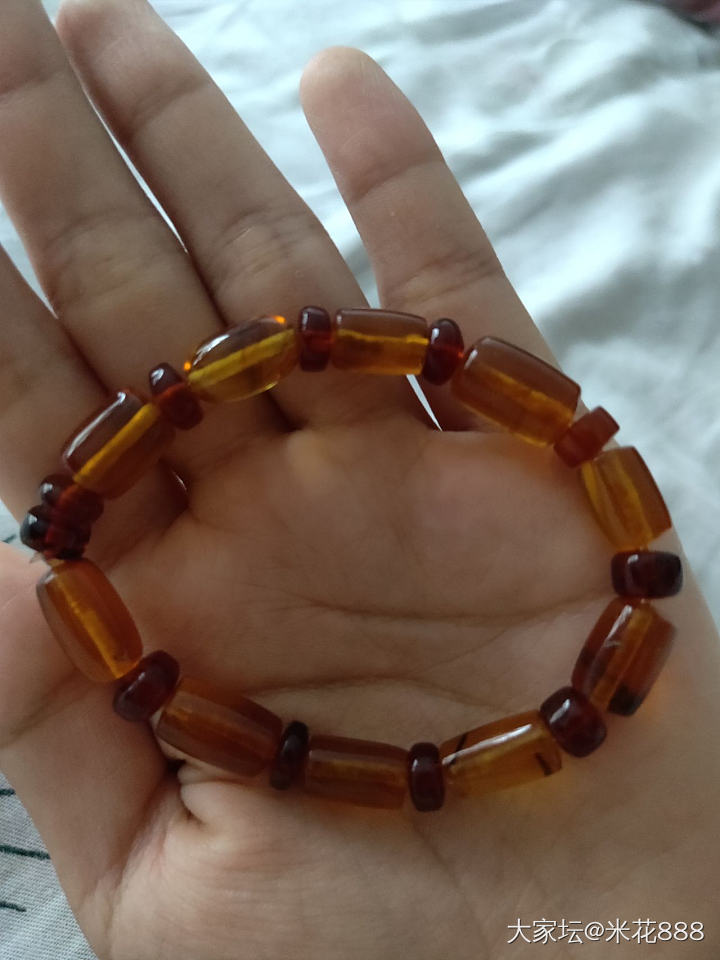 谁认识？这是什么东西？_琥珀珠串