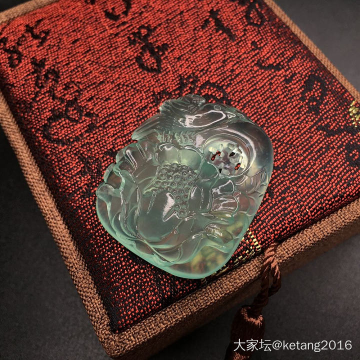 天青冻雕刻吊坠_岫岩玉
