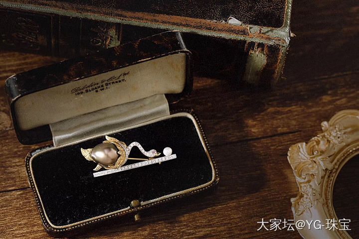 周末愉快_胸饰珍珠