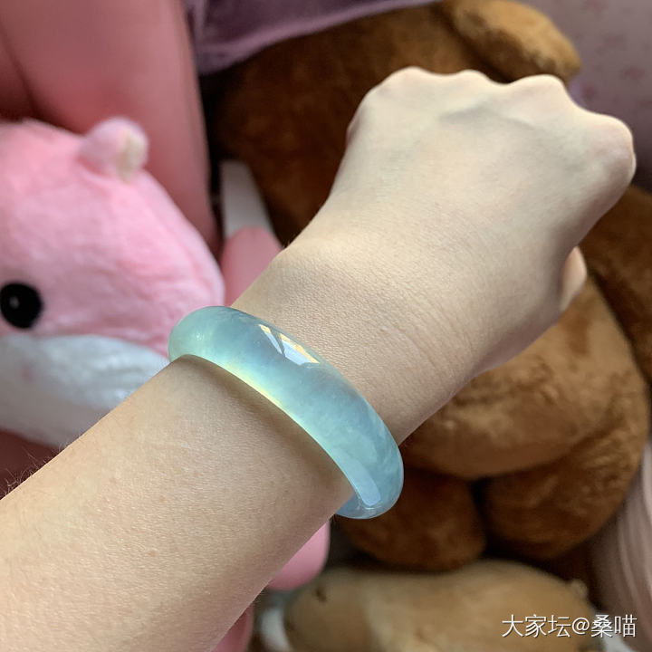 争议的海蓝宝镯子？_手镯