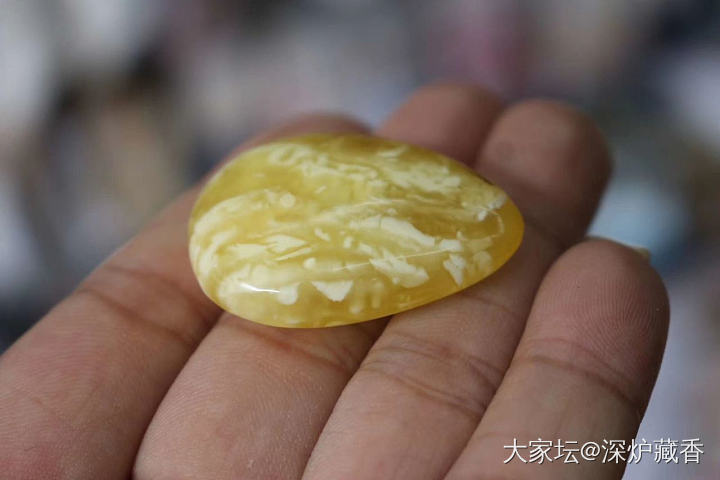 主播说是全品无暇金角妖花的料子，不知道这蒜不蒜残次品？客服说不刮手就不叫裂😡_琥珀蜜蜡