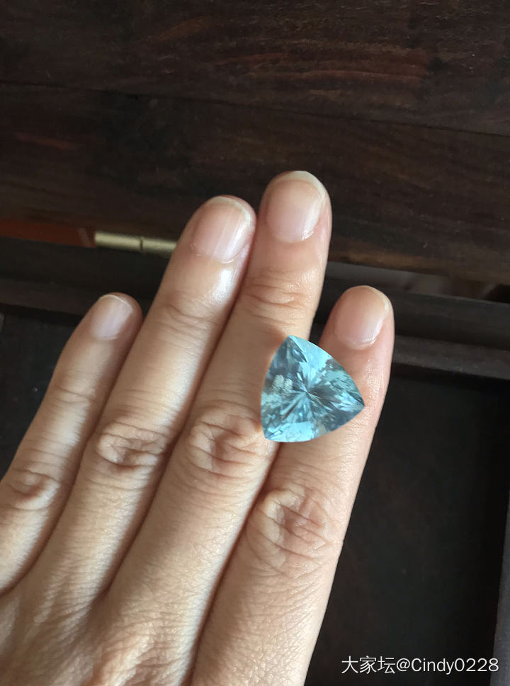 秀一颗多年前收的海蓝宝石_刻面宝石海蓝宝