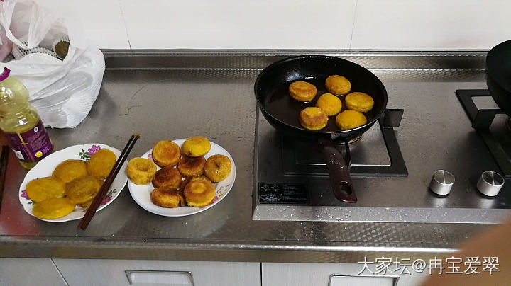 中秋做塌饼
一直觉得塌饼比月饼好吃 豆沙馅 肉馅 三鲜馅 ……
坛友们 你们那边..._美食