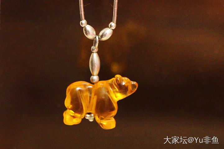 一头憨憨的熊_琥珀吊坠