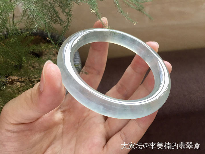 好的翡翠自带光源～_手镯翡翠