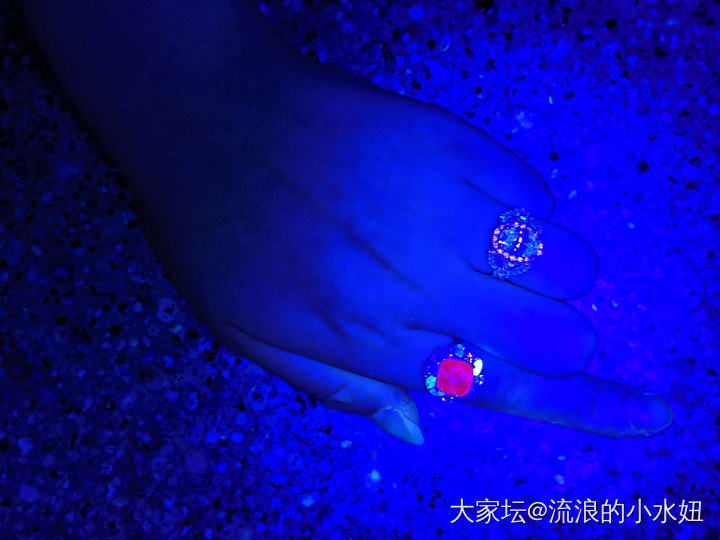 变色蓝宝石露真容哇咔咔_戒指蓝宝石名贵宝石