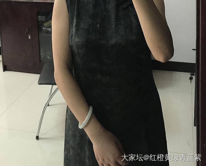 抛砖引玉～大家的镯子搭配起来整体看是什么效果？_翡翠