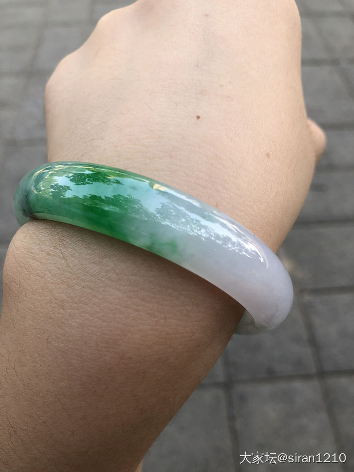 抛砖引玉～大家的镯子搭配起来整体看是什么效果？_翡翠