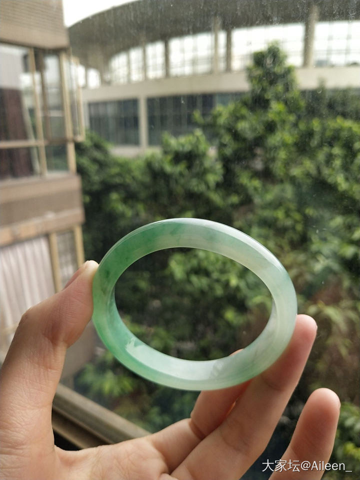 再拍一拍我的小绿，有人一起逛华林吗_手镯翡翠