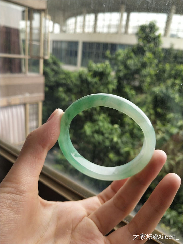 再拍一拍我的小绿，有人一起逛华林吗_手镯翡翠