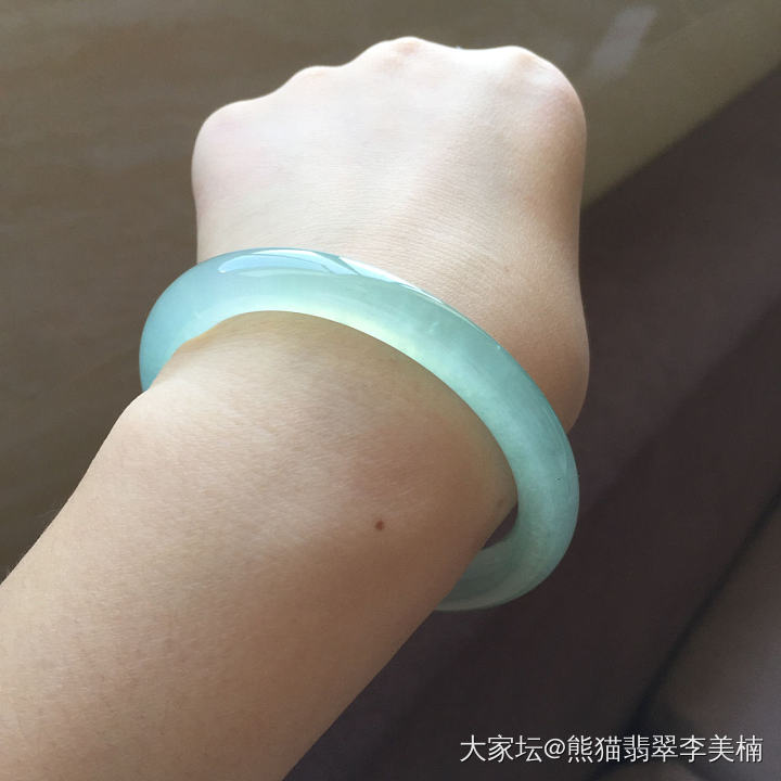 抛砖引玉～大家的镯子搭配起来整体看是什么效果？_翡翠