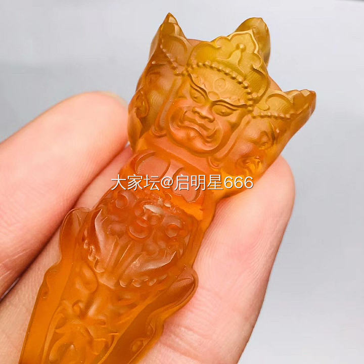 佛教题材的蜜蜡，最近好像特别多呀！_琥珀