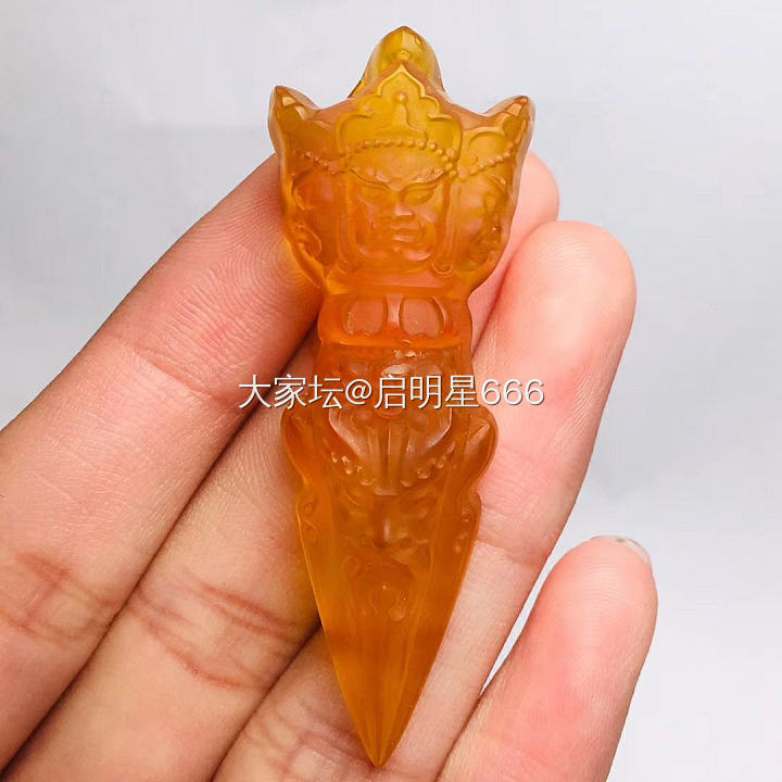 佛教题材的蜜蜡，最近好像特别多呀！_琥珀