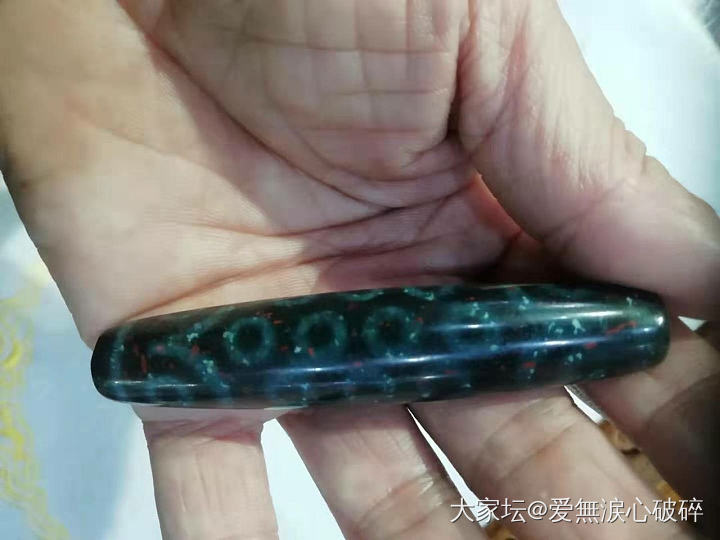 宝宝们给个意见这两颗天珠老吗，那个好！_天珠